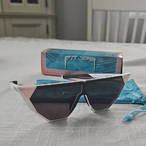 Pit Viper The pearl Showroom Sunglasses with Pink and Gray Accents
